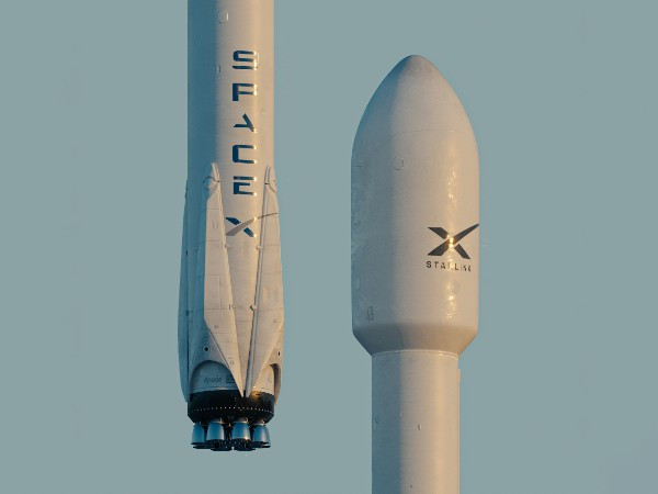 SpaceX launches Starlink satellites that connect to phones